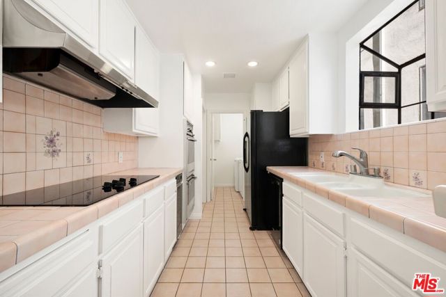 502 San Vicente Boulevard, 105 photo 5