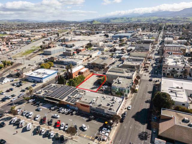 220 Fourth Street, Hollister CA: https://media.crmls.org/mediaz/d4f1e9e1-88d6-4c92-bb90-25e41fef2b92.jpg