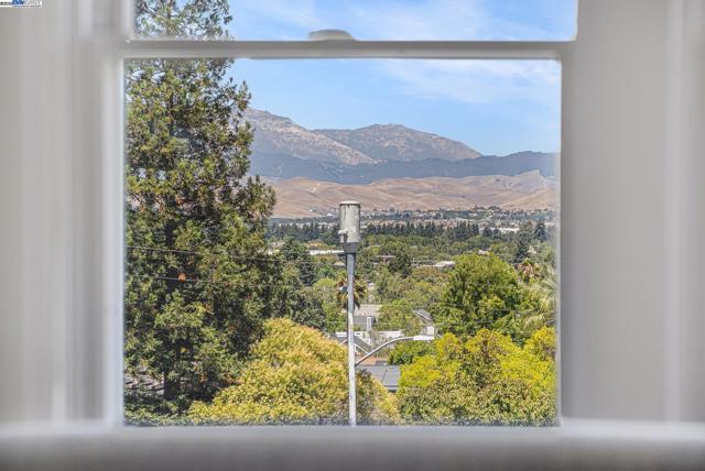 3868 Orion Ct, Pleasanton CA: https://media.crmls.org/mediaz/d4f25dae-0887-40a6-b6e8-c108c7f1b716.jpg