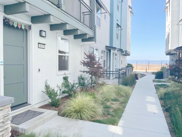 9600 Seawind Way, Newark CA: https://media.crmls.org/mediaz/d4f28494-c632-45d0-b983-78c8c5db0b22.jpg