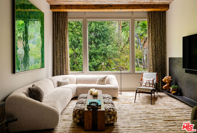 6 Bed Home for Sale in Los Angeles, California