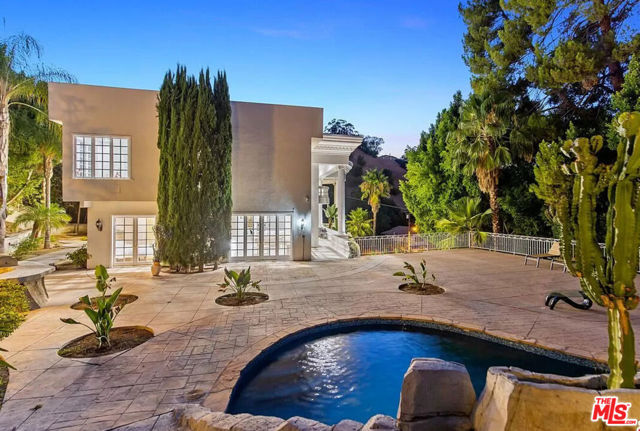4434 Grimes Place, Encino CA: https://media.crmls.org/mediaz/d4f393c5-ca7c-465d-88ea-b598ac7e9295.jpg