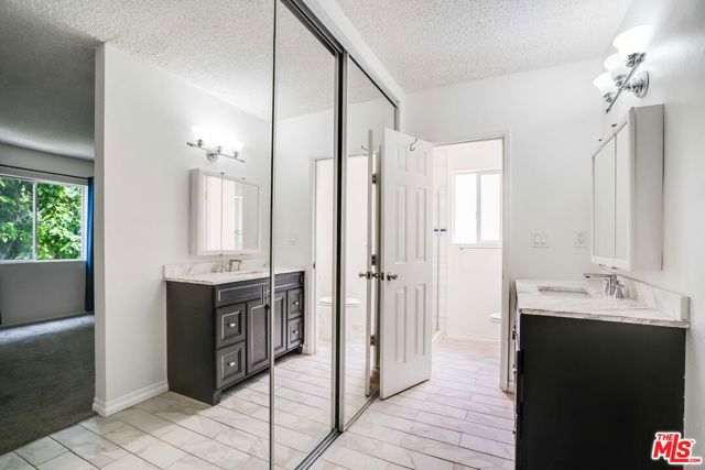 18307 Burbank Boulevard, Tarzana CA: https://media.crmls.org/mediaz/d4f3bbc7-aaeb-4c22-83b0-0548e7896ef4.jpg