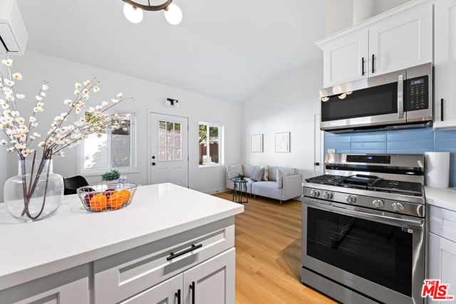 8507 Naylor Avenue, Los Angeles CA: https://media.crmls.org/mediaz/d4f43c29-dc29-4da9-9cec-5412b7c35634.jpg