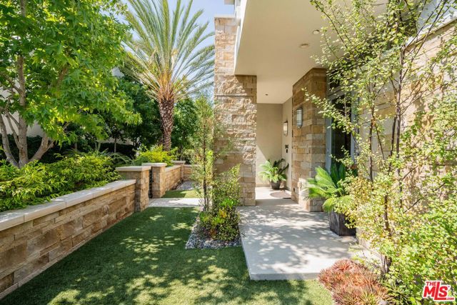 13042 W North Icon Circle, Playa Vista CA: https://media.crmls.org/mediaz/d4f4571d-5da8-4429-811f-9fe2ece31ec5.jpg