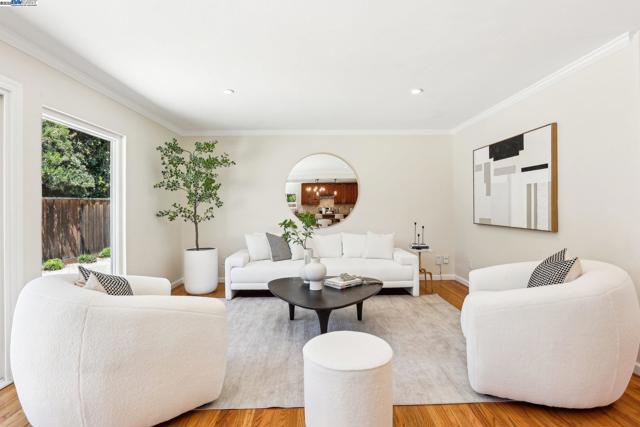 19927 Conrad Ct, Castro Valley CA: https://media.crmls.org/mediaz/d4f4b358-9cea-4943-9d75-38601d98fc6a.jpg