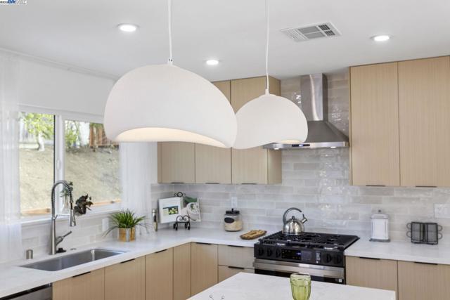 365 Monaco Ave, Union City CA: https://media.crmls.org/mediaz/d4f4fc9f-a676-40dd-88be-2c0f83ec0916.jpg
