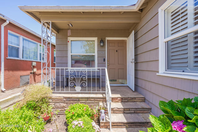 5924 Fairfax Avenue, Los Angeles CA: https://media.crmls.org/mediaz/d4f53399-1b04-4ba8-8806-d6187660dde2.jpg