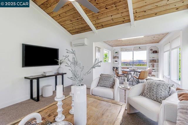 3338 Carlyle Ter, Lafayette CA: https://media.crmls.org/mediaz/d4f5a553-f626-4734-b5a2-e32fe6c8c450.jpg