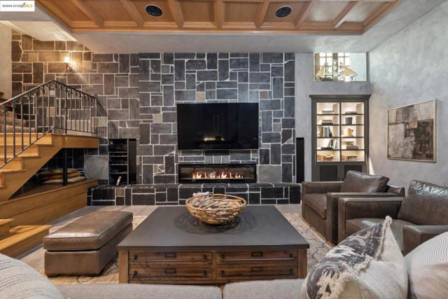 305 The Uplands, Berkeley CA: https://media.crmls.org/mediaz/d4f5d45e-982a-4c11-bb12-7107aaf5319b.jpg