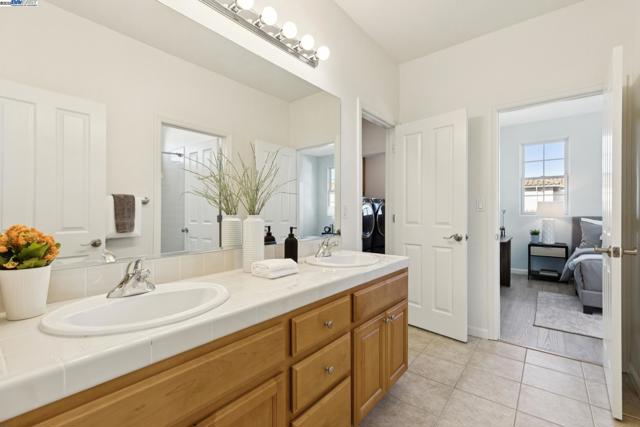 5 Cornelius Sq, Alameda CA: https://media.crmls.org/mediaz/d4f5d84d-9ebe-4b3c-a71a-b34f7e3160d4.jpg