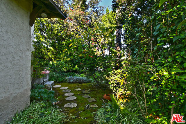 15213 Del Gado Drive, Sherman Oaks CA: https://media.crmls.org/mediaz/d4f5f51f-2082-43f4-bb1d-cad0121d1a61.jpg