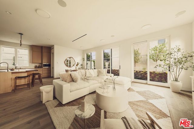 2114 Pier Avenue, Santa Monica CA: https://media.crmls.org/mediaz/d4f621ef-b5cf-4898-977f-2b5ed1de8b6b.jpg