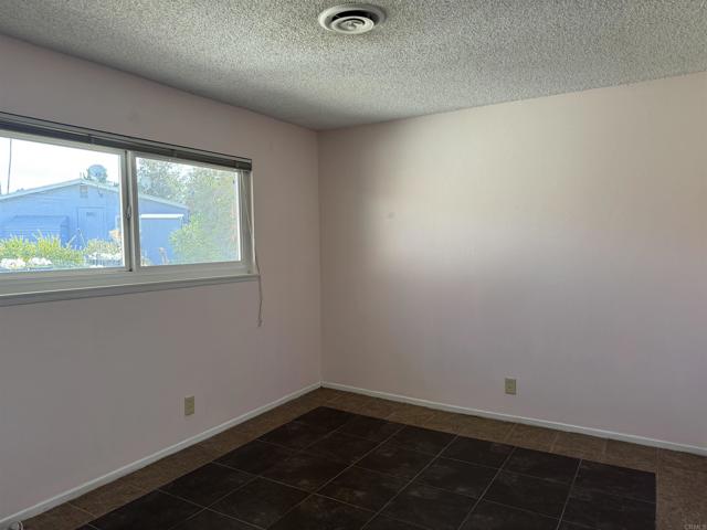 Detail Gallery Image 15 of 36 For 26030 New Chicago Ave, Hemet,  CA 92544 - 2 Beds | 2 Baths