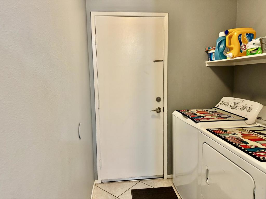 https://media.crmls.org/mediaz/d4f6b8e7-464a-4c50-8dc0-8429dc3ca465.jpg?preset=X-Large