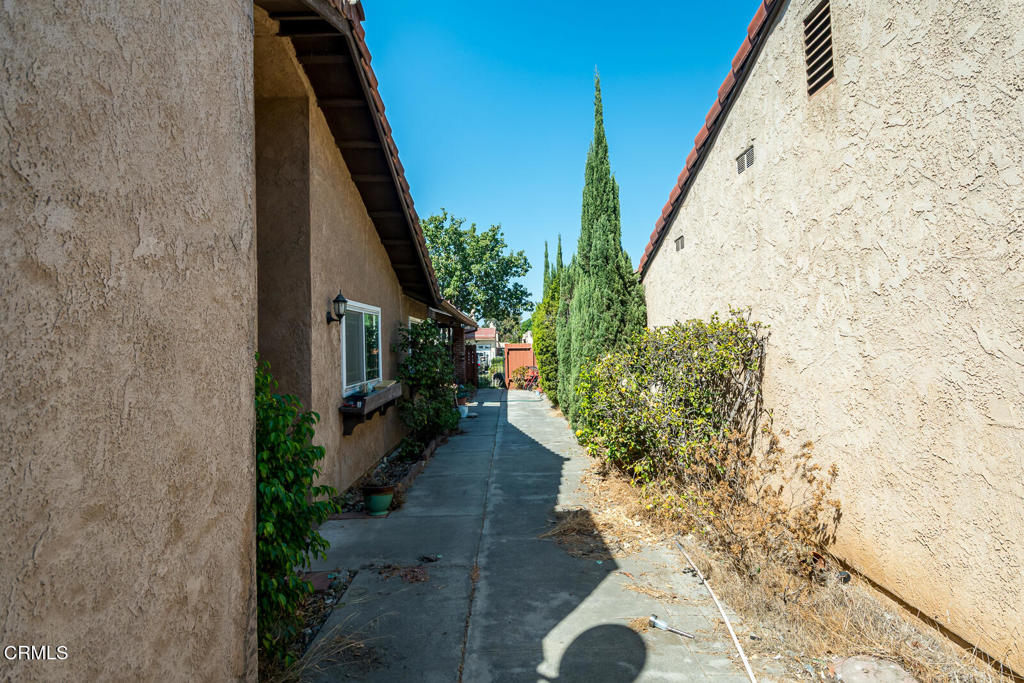 https://media.crmls.org/mediaz/d4f77617-a66d-468b-b14c-54281dccdb7a.jpg?preset=X-Large