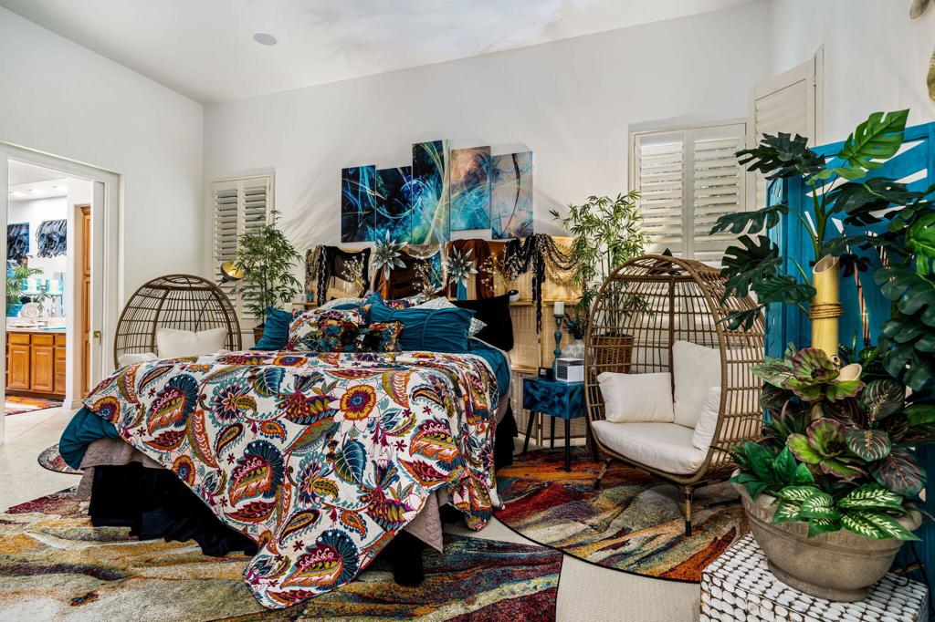 https://media.crmls.org/mediaz/d4f7f143-9917-47ab-b367-d2bc5a4bd256.jpg?preset=X-Large