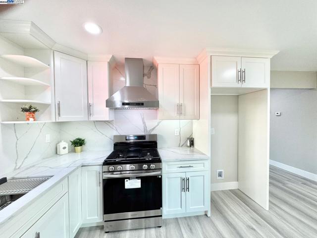 20595 Center St, Castro Valley CA: https://media.crmls.org/mediaz/d4f81ba3-63e2-45be-b01f-2c0598420b46.jpg