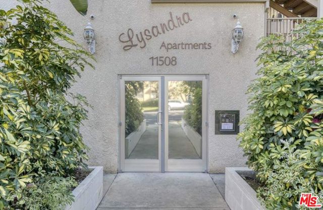 11508 Moorpark Street photo 5