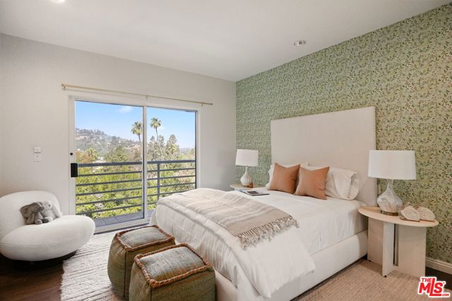 3275 N Knoll Drive, Los Angeles CA: https://media.crmls.org/mediaz/d4f88016-d143-4896-870b-b757c2551263.jpg