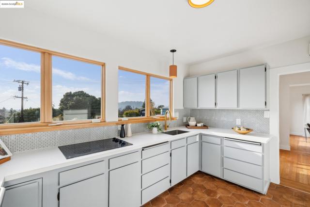 608 Colusa Ave, Berkeley CA: https://media.crmls.org/mediaz/d4f8ead8-c4f8-4c2f-b06b-6a20bc3c3068.jpg