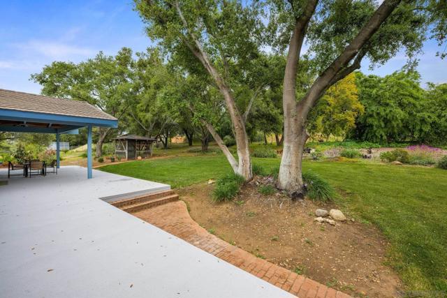 15847 Mac Tan Ln, Valley Center CA: https://media.crmls.org/mediaz/d4f8f5be-aab3-4a49-96ba-861202431740.jpg