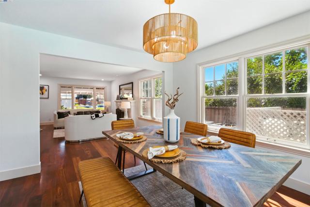 2673 Velvet Way, Walnut Creek CA: https://media.crmls.org/mediaz/d4f91780-d26d-46fe-912c-9b6807813863.jpg