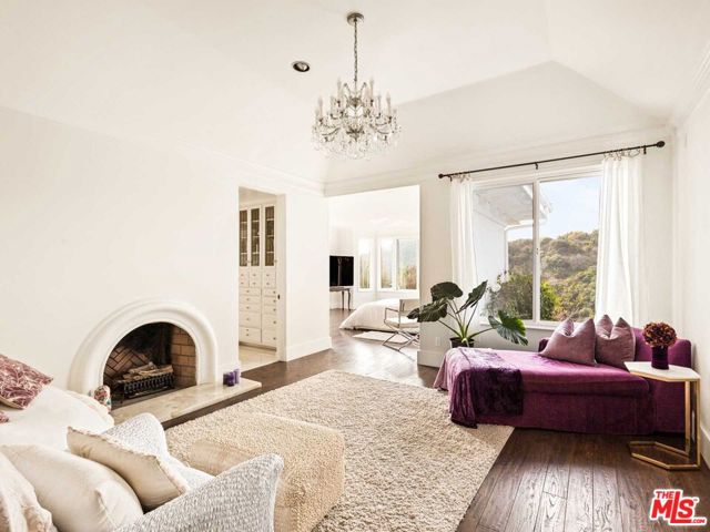 2113 Stoney Hill Road, Los Angeles CA: https://media.crmls.org/mediaz/d4f91839-a00c-4012-8aed-0a7de457d074.jpg
