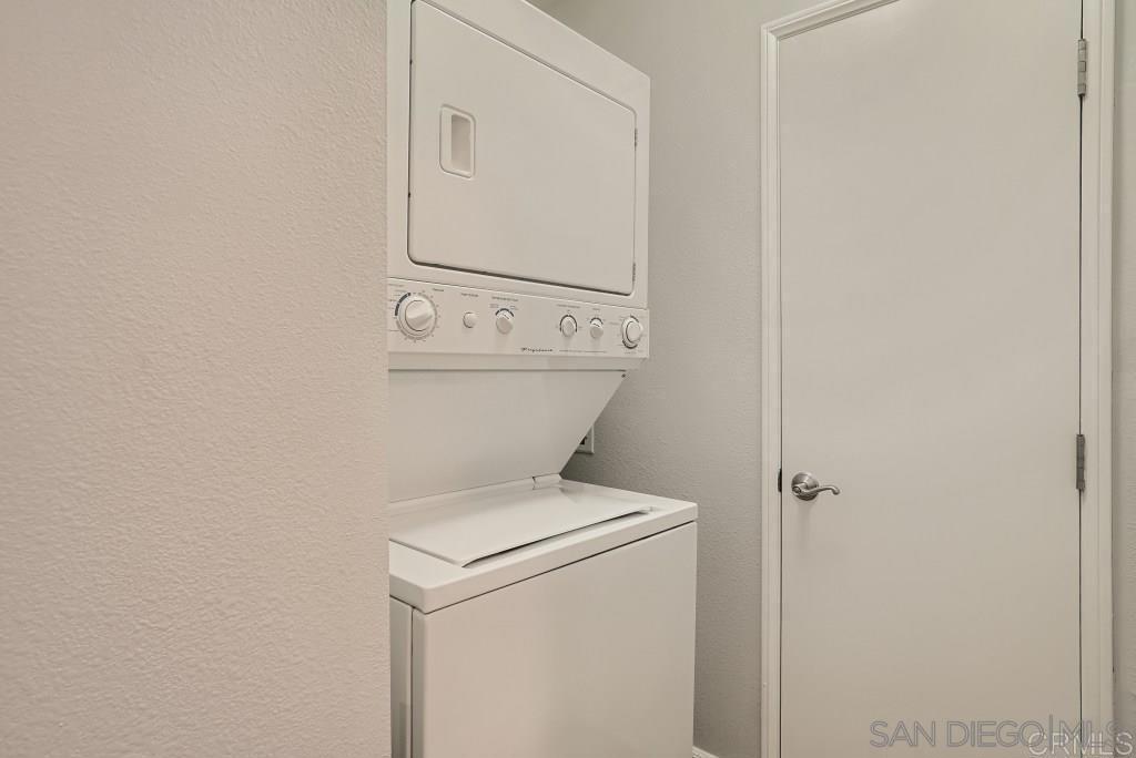 https://media.crmls.org/mediaz/d4f968b8-aac3-4299-af73-48d0ef0d1f25.jpg?preset=X-Large