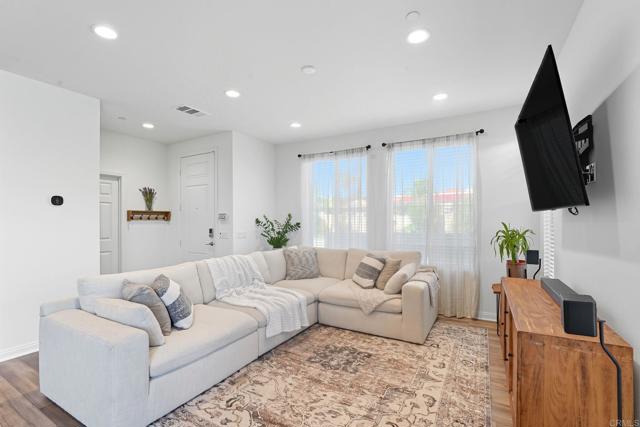 Detail Gallery Image 4 of 37 For 2607 Nanza, Spring Valley,  CA 91977 - 3 Beds | 2/1 Baths