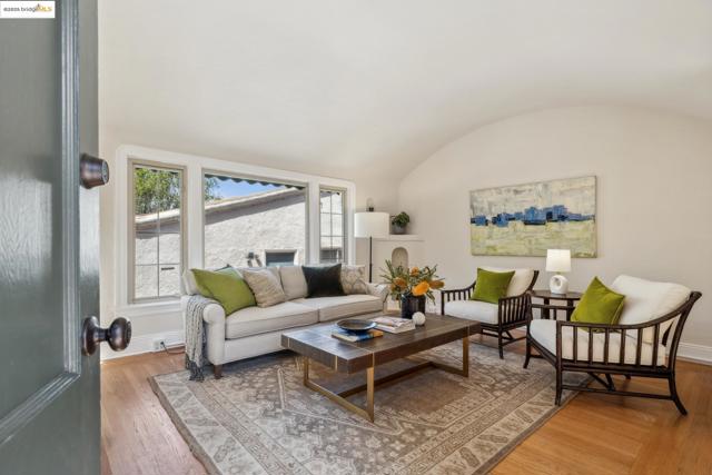 1675 Visalia Ave, Berkeley CA: https://media.crmls.org/mediaz/d4fa21f8-08f4-407b-842e-47d83e9d5765.jpg