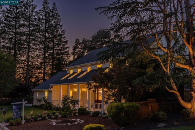 2363 Fish Creek Pl, Danville CA: https://media.crmls.org/mediaz/d4fa4bd1-6fe9-4a43-93e2-828f46b4821a.jpg