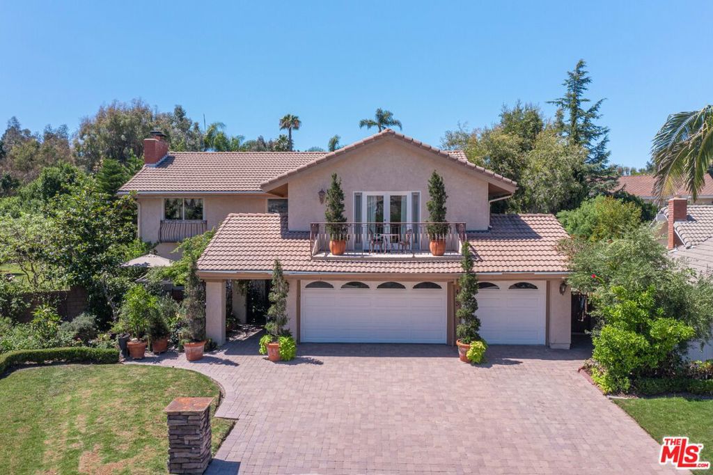 423 S Westridge Circle, Anaheim Hills, CA 92807