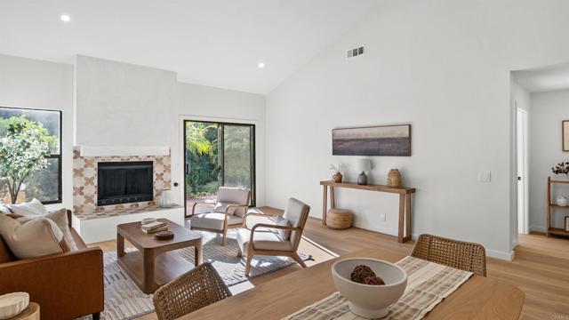 15662 Via Calanova, San Diego CA: https://media.crmls.org/mediaz/d4fab050-447c-4c82-ba87-0751dcc99084.jpg