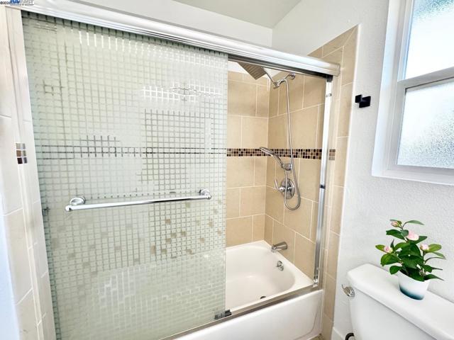 20595 Center St, Castro Valley CA: https://media.crmls.org/mediaz/d4fb0cb8-2fb8-4e5e-8f0b-d24635011f76.jpg