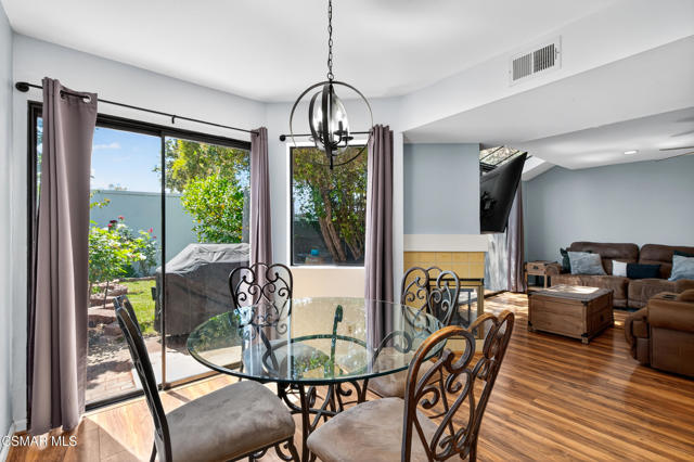 1182 Tivoli Lane, Simi Valley CA: https://media.crmls.org/mediaz/d4fb0f05-73a9-407d-85b2-ac49124c3965.jpg