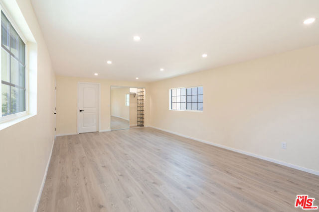 9701 Wheatland Avenue, Sunland CA: https://media.crmls.org/mediaz/d4fb3c5c-f807-4c7c-89c8-b9094bee27bd.jpg