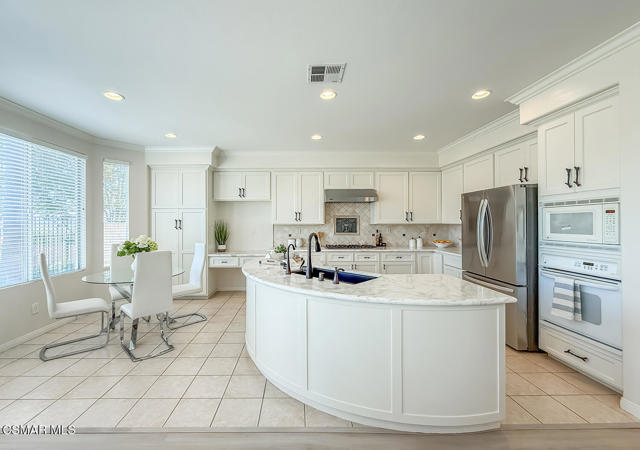 3030 Hollycrest Avenue, Thousand Oaks CA: https://media.crmls.org/mediaz/d4fb49bf-4471-4a5c-9b84-0b8d793a58df.jpg