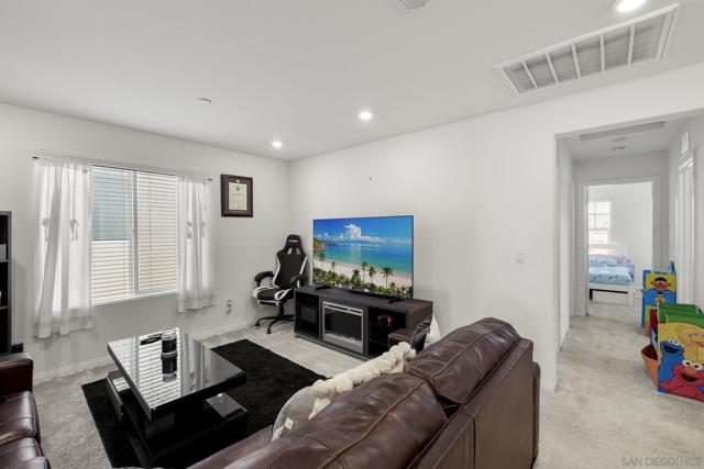 532 Enzo St, Lake Elsinore CA: https://media.crmls.org/mediaz/d4fb8f69-77b3-468d-8c09-b8af556b804f.jpg