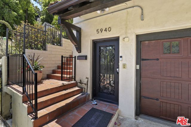 5940 Manola Way, Los Angeles CA: https://media.crmls.org/mediaz/d4fc1e6d-5f29-4255-a9aa-37df2d2d61ca.jpg