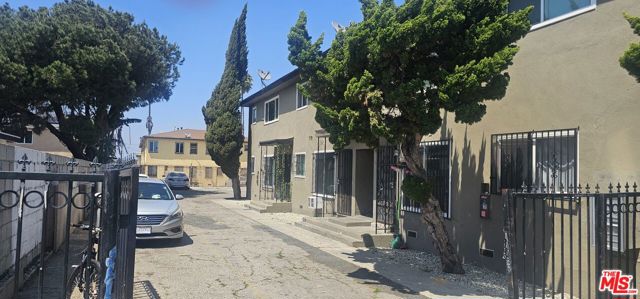 1115 W 111th Street, Los Angeles CA: https://media.crmls.org/mediaz/d4fc3ecb-2f18-4d8e-b30c-7f5187689cf0.jpg