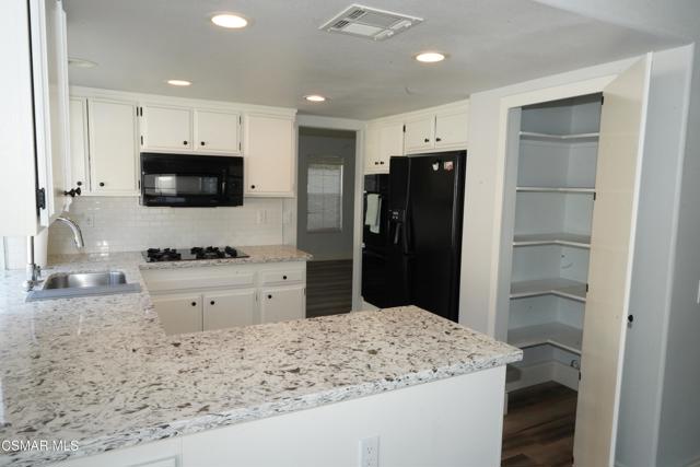 438 Talbert Avenue, Simi Valley CA: https://media.crmls.org/mediaz/d4fcd1aa-3aee-43b1-ba55-d23f6f2bb096.jpg