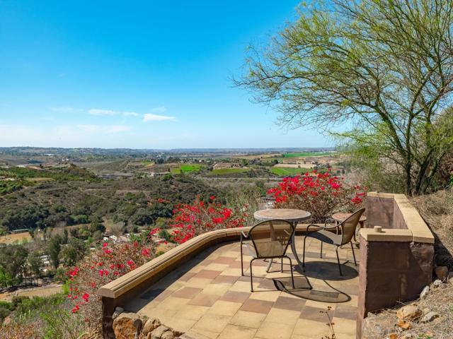 30419 Canyon Estates Road, Vista CA: https://media.crmls.org/mediaz/d4fce2f0-9423-4d85-9e89-2135e04df6d4.jpg