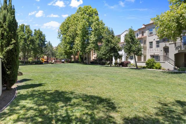 211 Okeefe Way, Mountain View CA: https://media.crmls.org/mediaz/d4fd3e2f-12b9-48b4-b684-120aaf1caa12.jpg