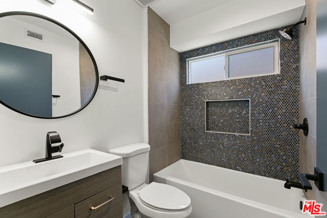 2922 Hauser Boulevard, Los Angeles CA: https://media.crmls.org/mediaz/d4fddb3f-52ee-4ebf-b145-cbf249174e48.jpg