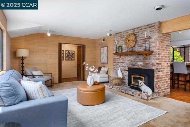 216 Castle Glen Rd, Walnut Creek CA: https://media.crmls.org/mediaz/d4fde36e-b54a-496b-bb99-ea1e44d44633.jpg