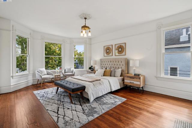 2120 Encinal Ave, Alameda CA: https://media.crmls.org/mediaz/d4febf29-57bc-41d8-9818-486f87acbf6e.jpg