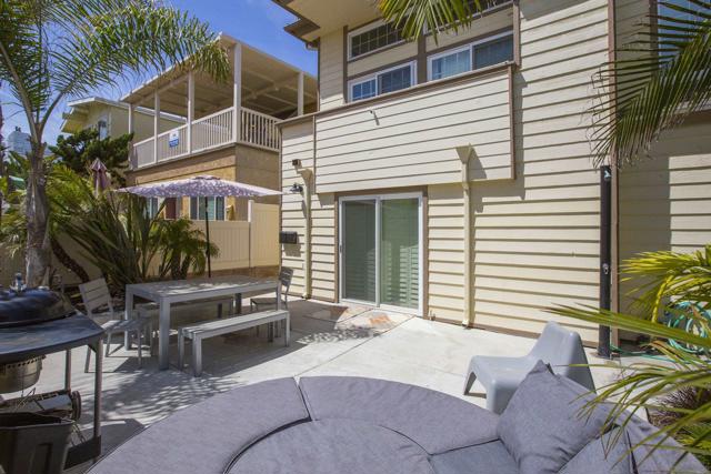 728 Jamaica Ct, San Diego CA: https://media.crmls.org/mediaz/d4ff379c-fc79-4322-9501-0cc390b8e775.jpg