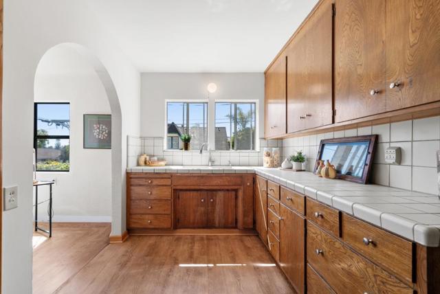 1003 Walnut Avenue, Santa Cruz CA: https://media.crmls.org/mediaz/d4ff95f3-20ad-4dba-87de-f463bc8139c5.jpg