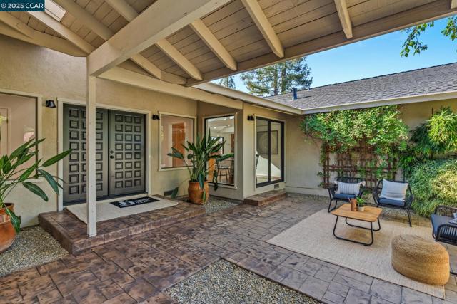 131 Clover Hill Court, Danville CA: https://media.crmls.org/mediaz/d5003526-f793-4329-99be-2e06904cc332.jpg